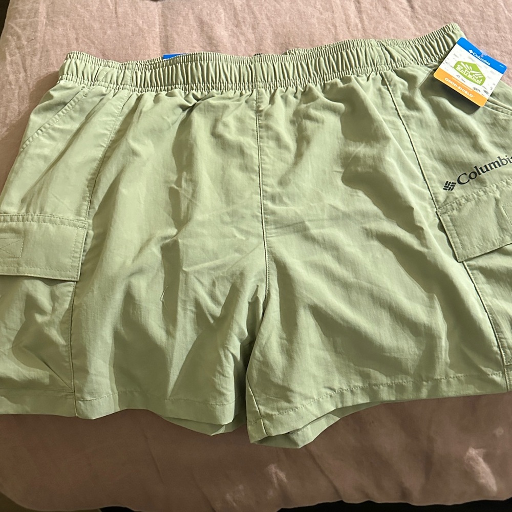 Columbia Men's Pale Green Elastic-Waist Cargo Shorts